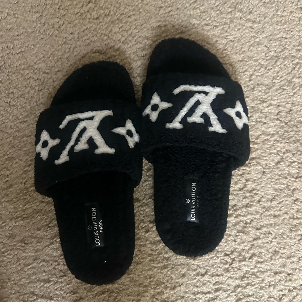 Louis Vuitton LV Black and White Fuzzy Slides Sandals Slippers 40 41 10 9.5